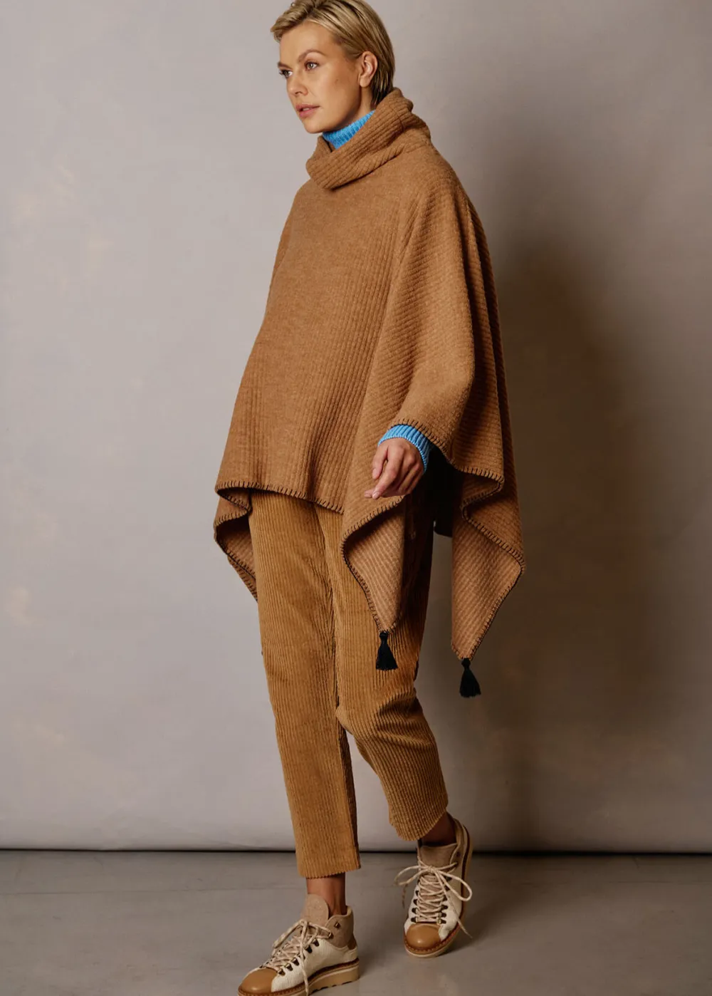 Damen Luis Trenker Schurwoll-Poncho Mit Rollkragen Lupiera